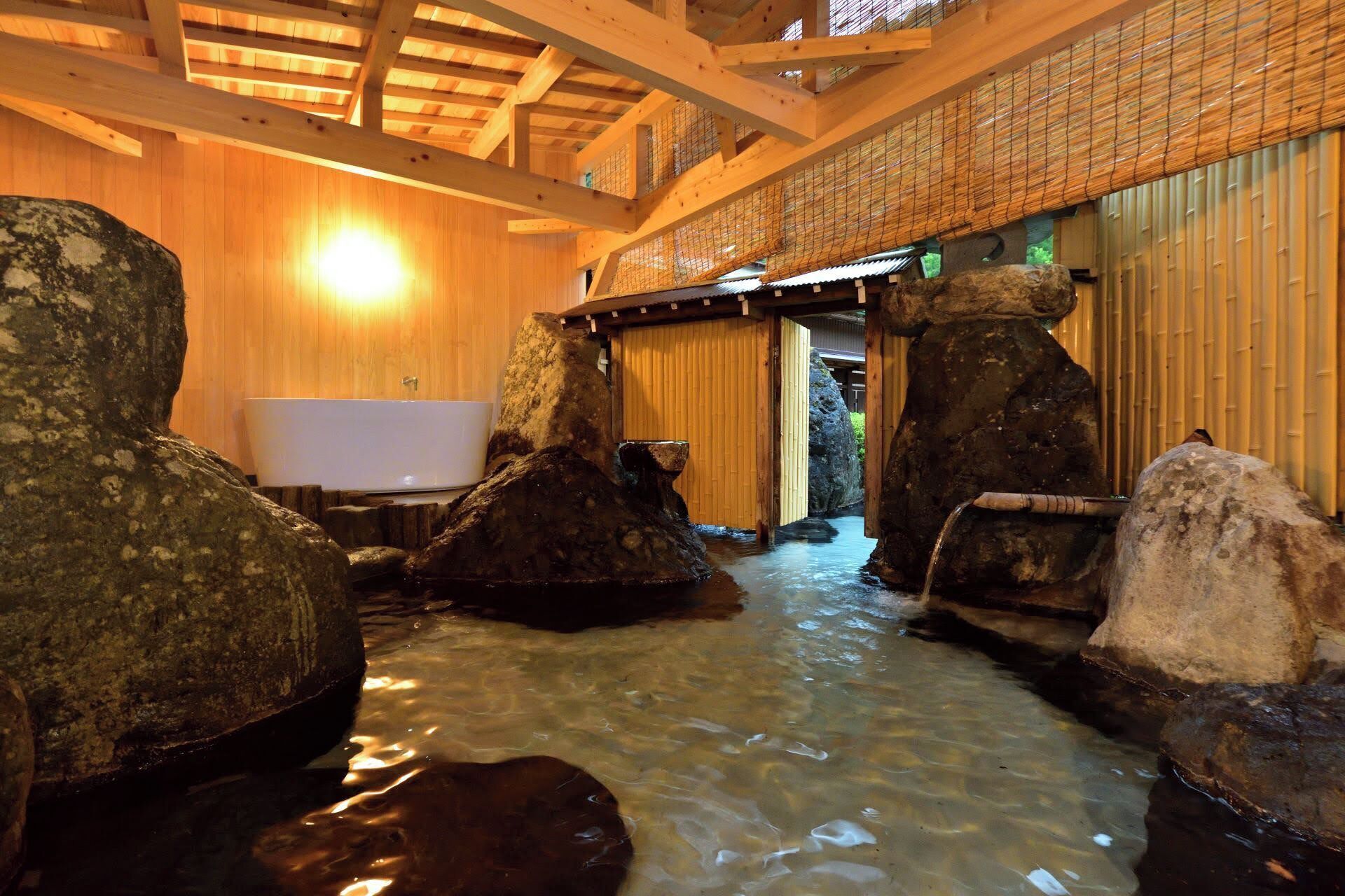 Executive Suite, Mountain View | Bathroom | Separate tub and shower, free toiletries, hair dryer, towels