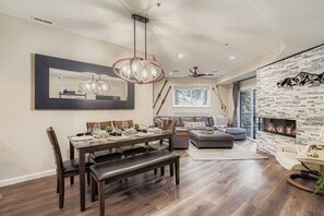 Condo, 3 habitaciones | Restaurantes