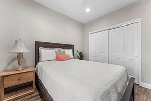 2 bedrooms, travel cot, free WiFi, bed sheets - Branson/Hollister Tablerock Lake, Amazing Lake View, Sleeps 6, great location (Hollister)