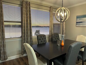 Dining - Branson/Hollister Tablerock Lake, Amazing Lake View, Sleeps 6, great location (Hollister)