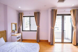 Luxury House, City View | Desk, free WiFi - HUONG GIANG HOTEL (Vũng Tàu)