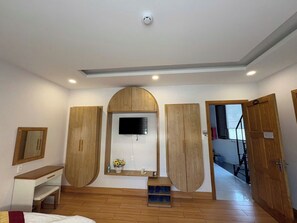 Basic Double or Twin Room, City View | Bathroom | Shower, free toiletries, soap, shampoo