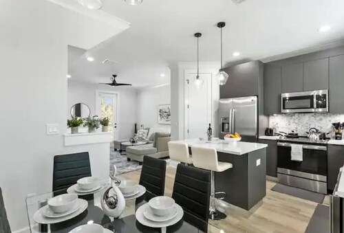 Luxury Townhome | Walk to Riverwalk & Downtown