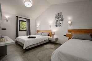 4 bedrooms, iron/ironing board, Internet, bed sheets