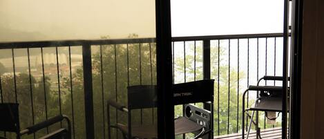 パノラミック キャビン キングベッド 1 台ソファーベッド付き マウンテンビュー | テラス / パティオ