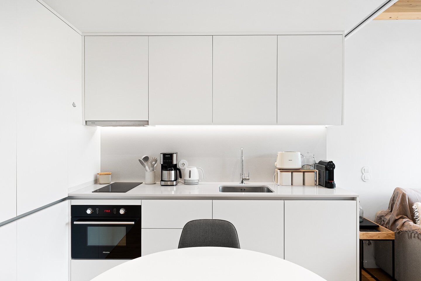 Kühlschrank, Mikrowelle, Ofen, Geschirrspüler