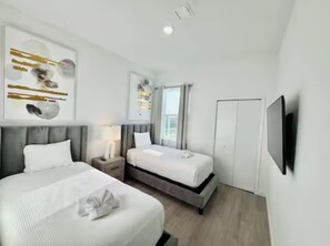 5 Schlafzimmer, Bügeleisen/Bügelbrett, Internetzugang, Bettwäsche