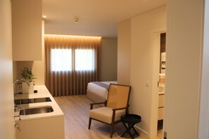 1 habitación, escritorio, wifi gratis y ropa de cama