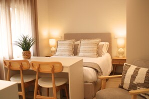1 bedroom, desk, free WiFi, bed sheets - ma-la studios Guimarães 201 (Guimarães)