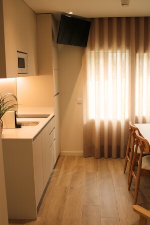 Refrigerador, microondas, horno, lavavajillas