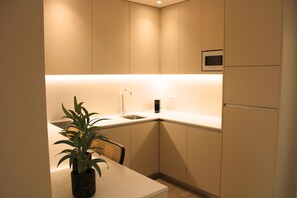 Refrigerador, microondas, horno y lavavajillas