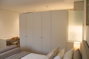 1 habitación, escritorio, wifi gratis y ropa de cama