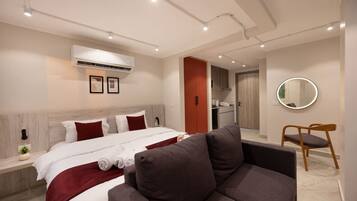 Iron/ironing board, WiFi, bed sheets