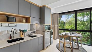 Appartement, 1 slaapkamer, uitzicht op resort | Privékeuken | Een koelkast/vriezer, een magnetron, een kookplaat, een broodrooster