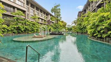 Kolam renang outdoor