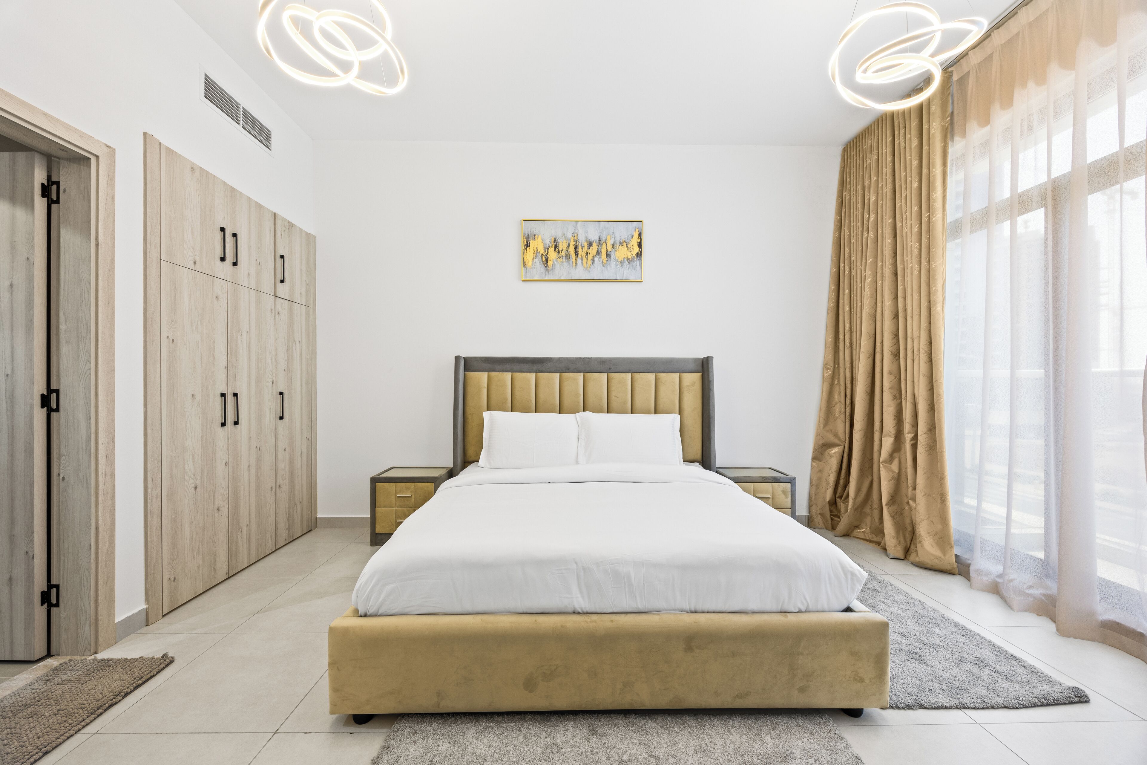 Leilighet – deluxe, balkong, byutsikt | Safe på rommet, strykejern/-brett og wi-fi (inkludert)