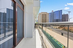 Departamento Deluxe, balcón, vista a la ciudad | Balcón