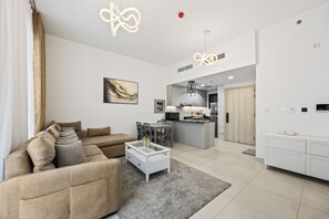 Departamento Deluxe, balcón, vista a la ciudad | Área de sala de estar