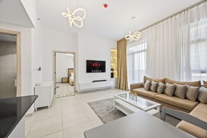 Deluxe appartement, balkon, uitzicht op stad | Woonkamer