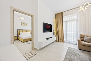 Deluxe appartement, balkon, uitzicht op stad | Woonkamer