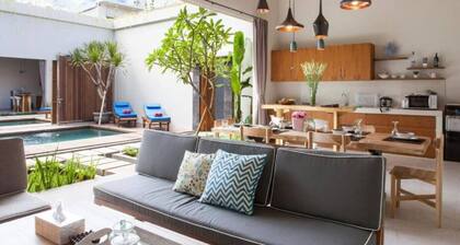 Modern Tropical 2BR Villa |Pool & Garden|-Seminyak