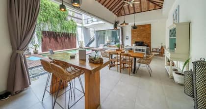 Modern Tropical 2BR Villa |Pool & Garden|-Seminyak