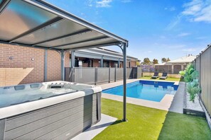 Pool - The Ace Escape - Yarrawonga (Yarrawonga)