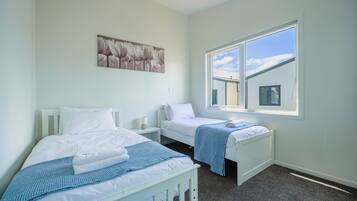 3 bedrooms, iron/ironing board, free WiFi, bed sheets