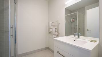 Dusch, hÄrtork, handdukar och tvÄl