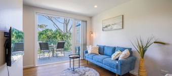 Contemporary Family Retreat– Close to Airport