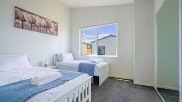 3 bedrooms, WiFi (free), bed sheets