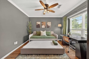 6 間睡房、熨斗/熨衫板、可攜式嬰兒床、Wi-Fi