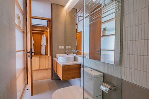 Hair dryer, bathrobes, slippers, towels - Villa Shanaya Pererenan (Canggu)