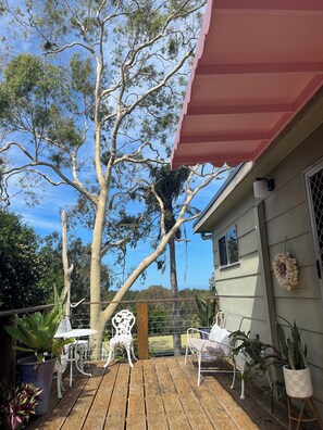 Terrace/patio - A sanctuary between the lake and ocean. Colourful and quirky home (Green Point)