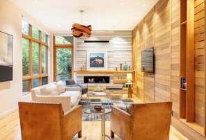 Smart TV, fireplace