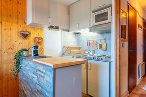 Réfrigérateur, four, lave-vaisselle