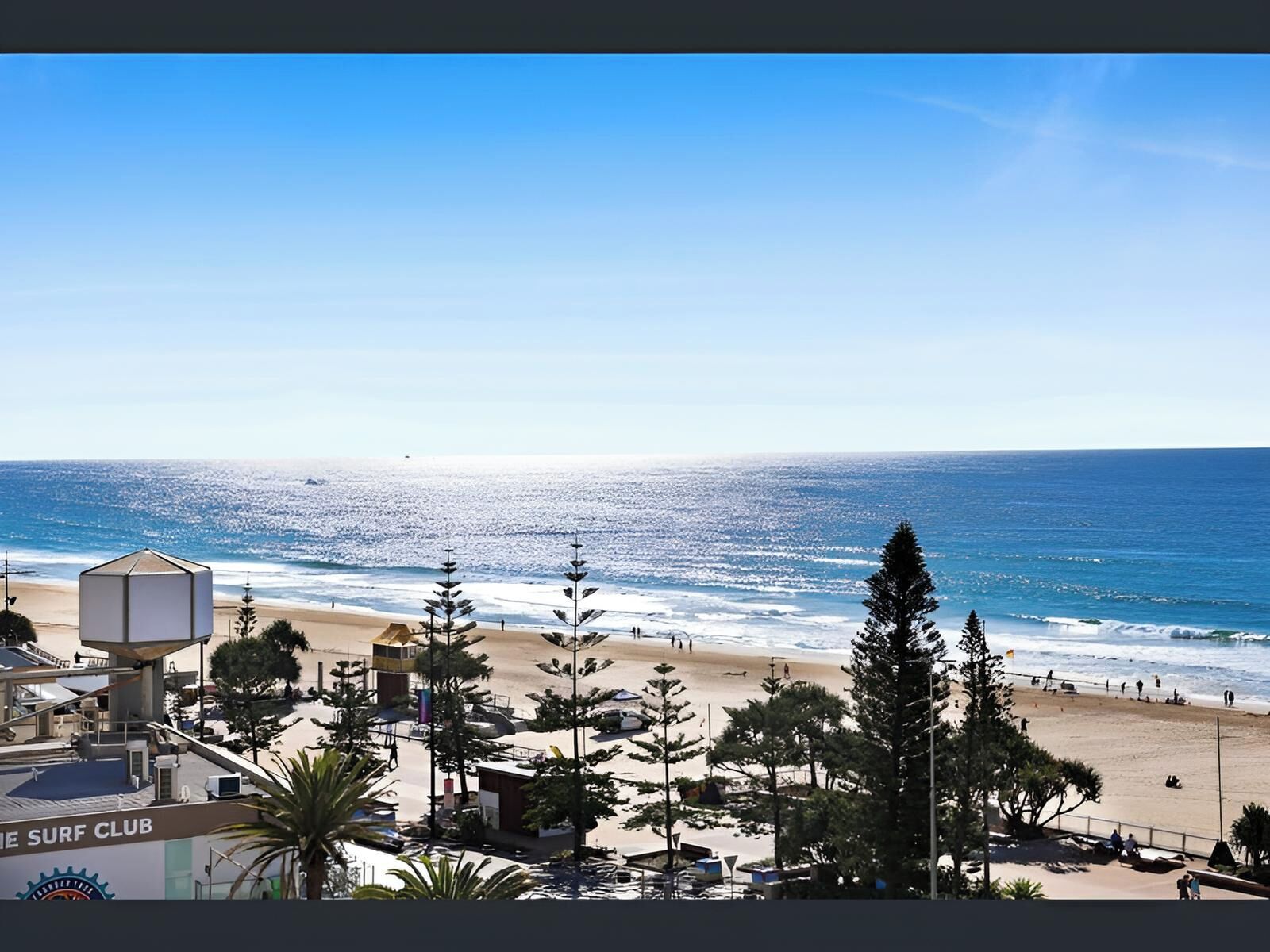 På stranden og solsenger