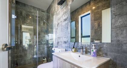 Lovely 3-BR Home in Long Bay Near Beaches & Albany