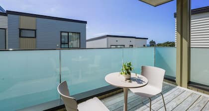 Lovely 3-BR Home in Long Bay Near Beaches & Albany