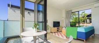 Lovely 3-BR Home in Long Bay Near Beaches & Albany