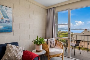 Smart TV - SOHO Vibes - 2 Bedroom Unit (South Hobart)