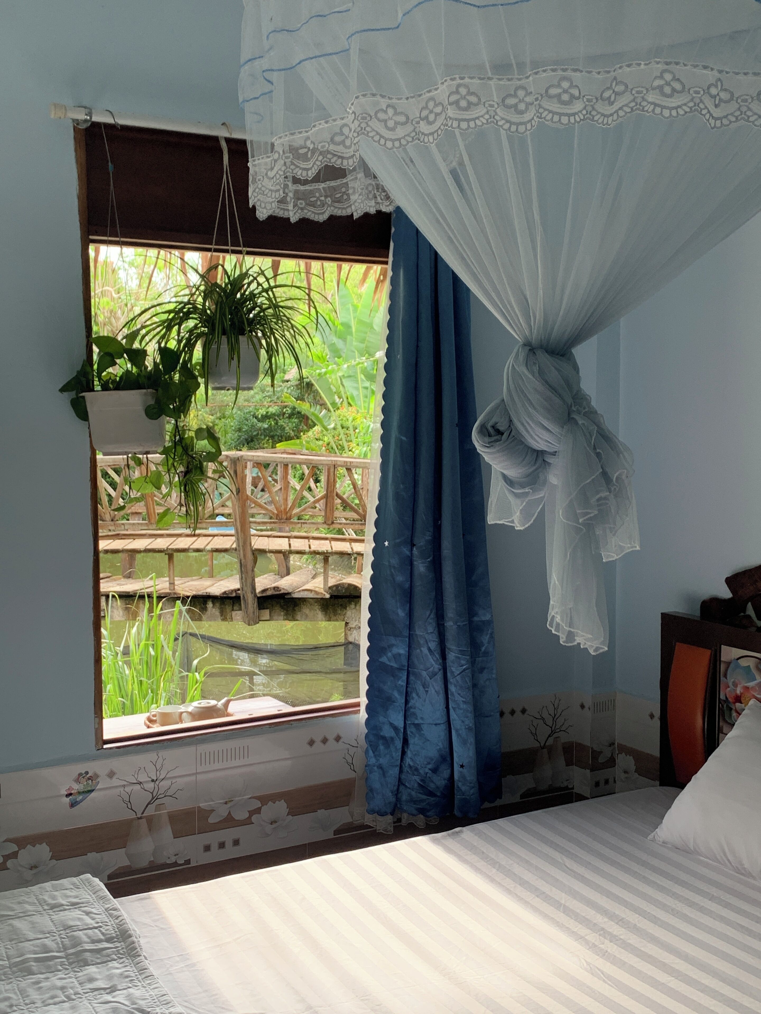 Desk, iron/ironing board, free WiFi