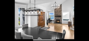 Dining - Luxury 4,000 sf home with 2 rooms available in a 4 bedroom house in Kennydale (Renton)