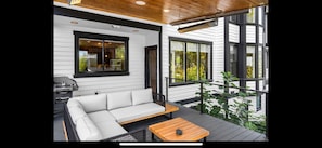 Terrace/patio - Luxury 4,000 sf home with 2 rooms available in a 4 bedroom house in Kennydale (Renton)