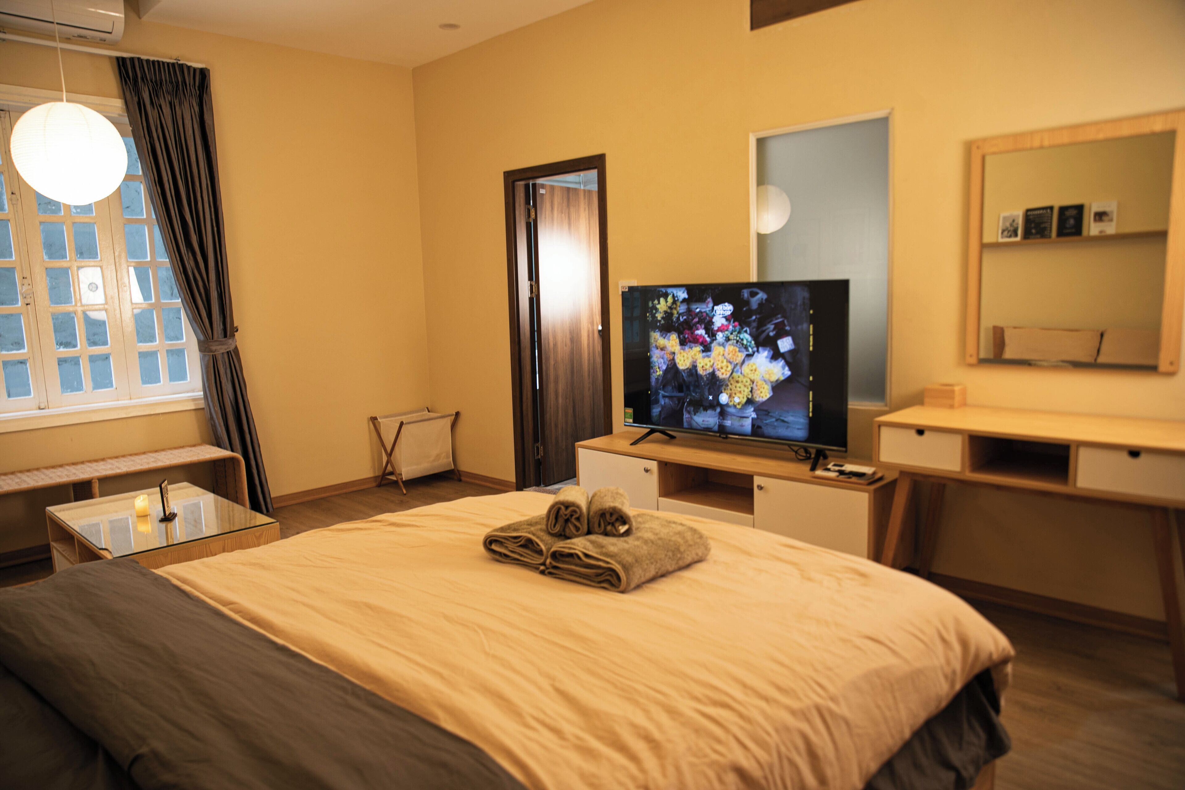 Business Double Room, 1 Bedroom | Pillowtop beds, individually decorated, individually furnished, desk