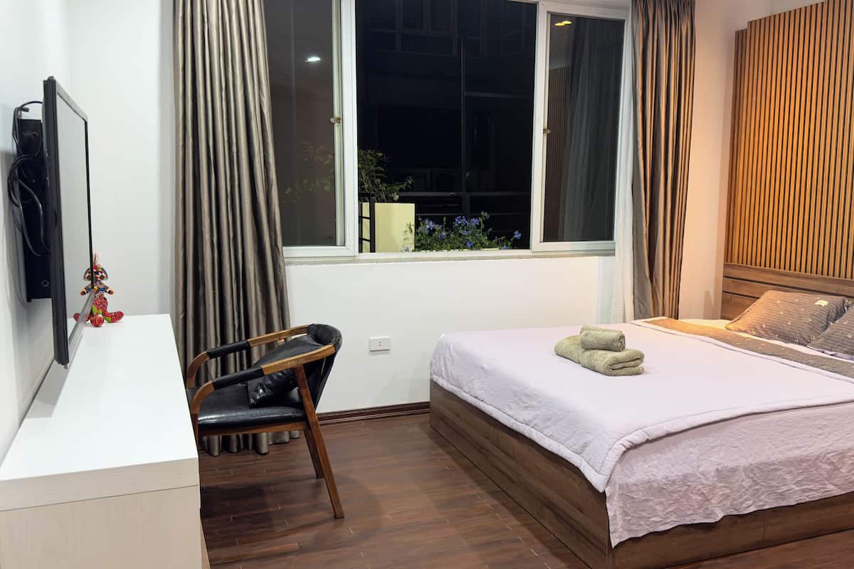 Phòng đôi trung tâm thành phố, 1 giường cỡ queen, không hút thuốc, quang cảnh thành phố | Trang trí khác biệt, trang bị nội thất với thiết kế riêng biệt, bàn