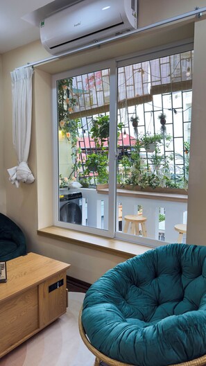 Business Double Room, 1 Bedroom, City View | Living area - Home. Homestay (Hanoi)