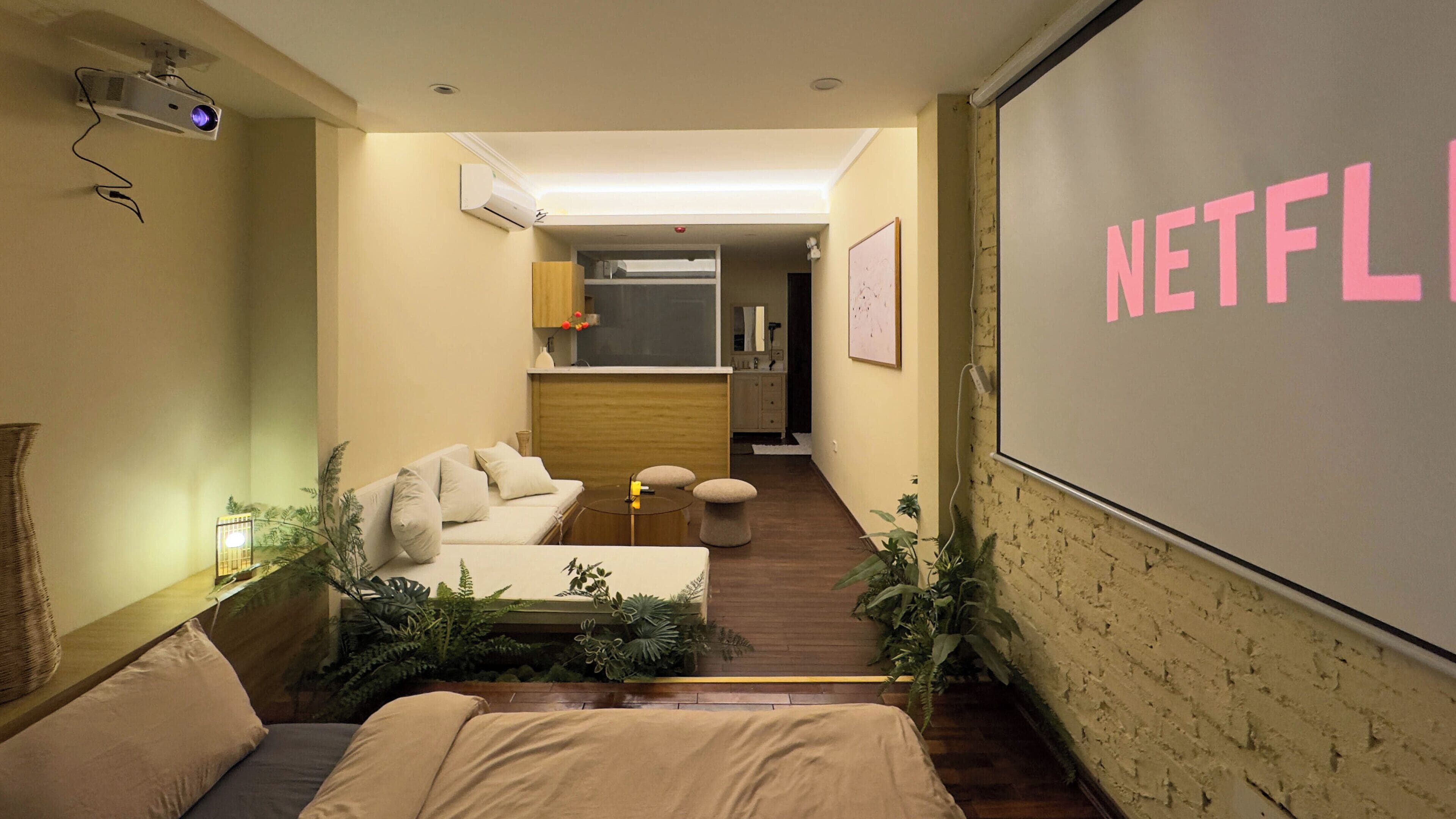 Pillowtop beds, individually decorated, individually furnished, desk