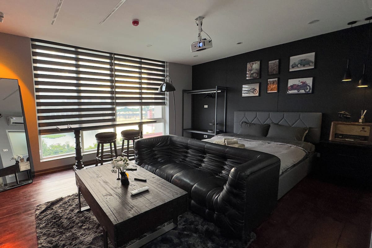 Studio có tầm nhìn toàn cảnh, 1 phòng ngủ, không hút thuốc, quang cảnh thành phố | Trang trí khác biệt, trang bị nội thất với thiết kế riêng biệt, bàn