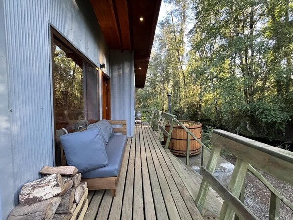 Terrace/patio - BUHO | Cabin Oak | BBQ Washer Wood Hot Tub Wifi (Huiscapi)